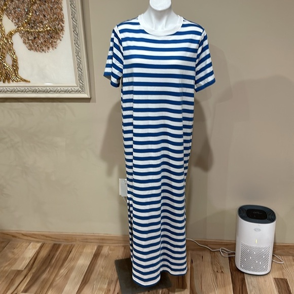 Old Navy Blue and White Striped Maxi Dress Vintage Crew-Neck Maxi T-Shirt Dress - Picture 2 of 5